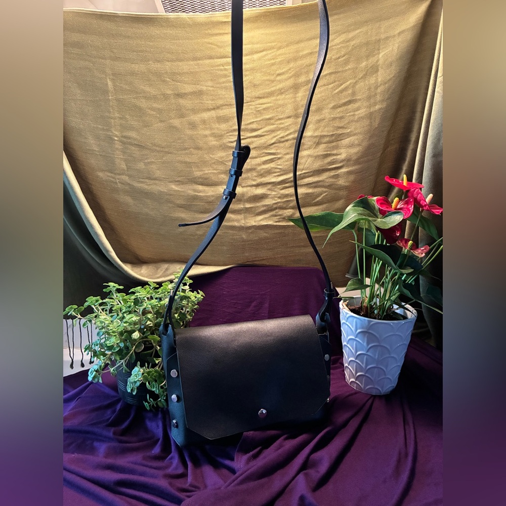 Elegant Black Shoulder Bag